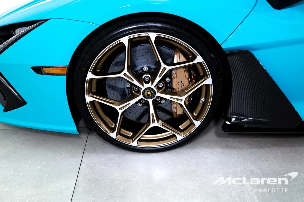 2025 Lamborghini Revuelto - Image 29 of 31