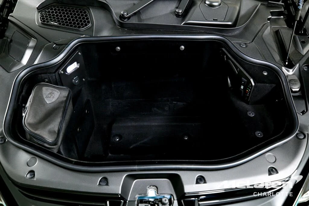 2025 Lamborghini Revuelto - Image 16 of 31