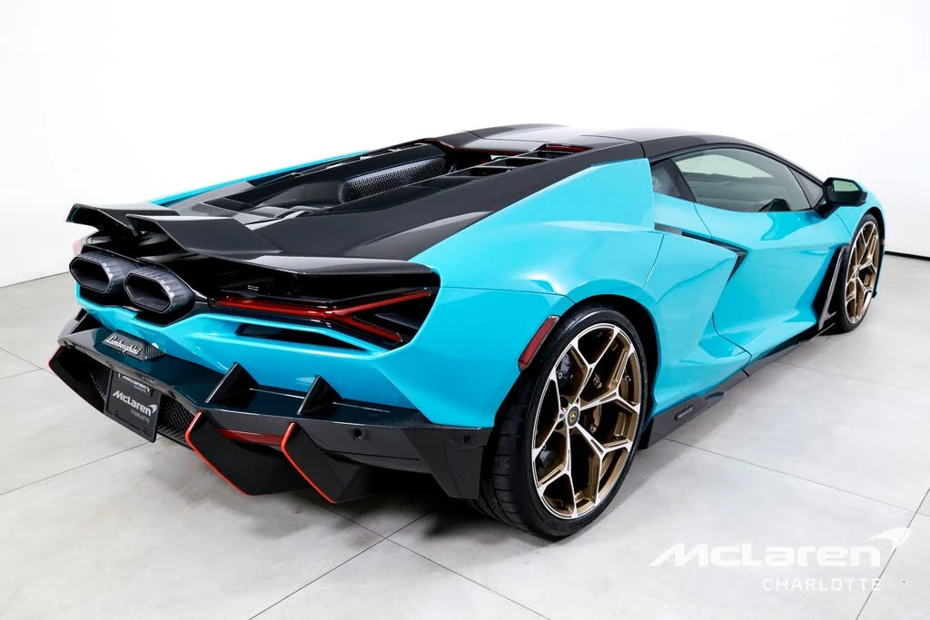2025 Lamborghini Revuelto - Image 9 of 31
