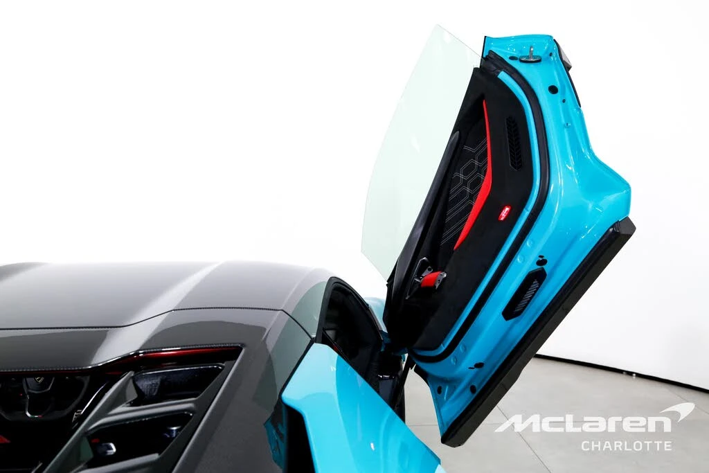 2025 Lamborghini Revuelto - Image 17 of 31