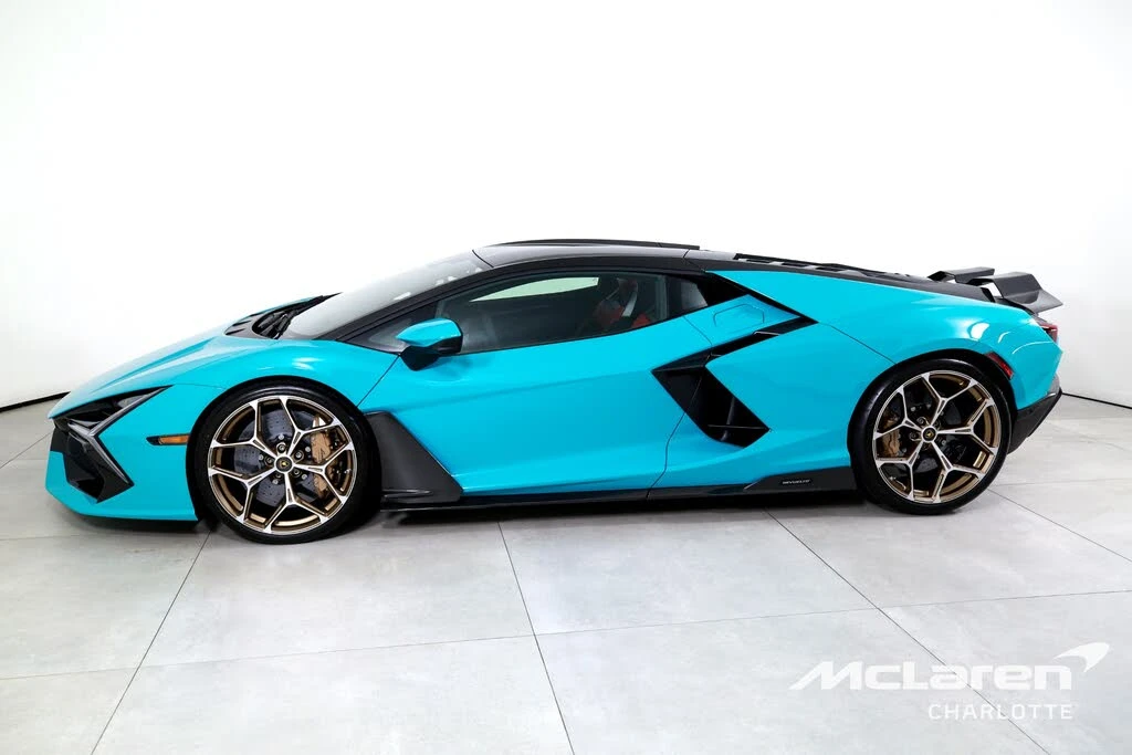 2025 Lamborghini Revuelto - Image 6 of 31