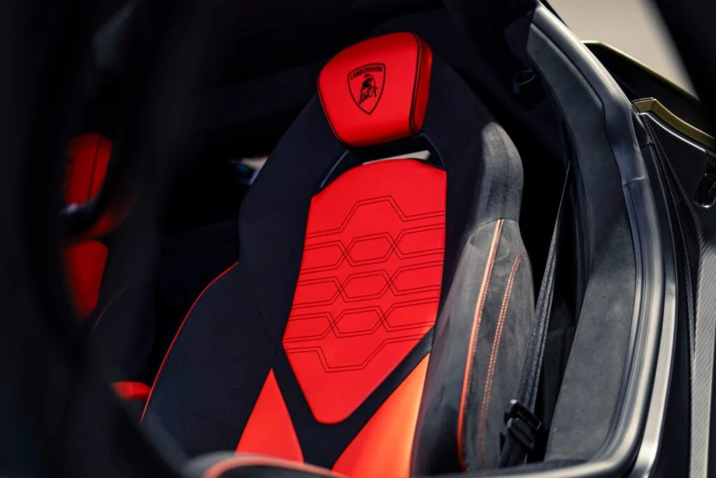 2025 Lamborghini Revuelto - Image 22 of 31