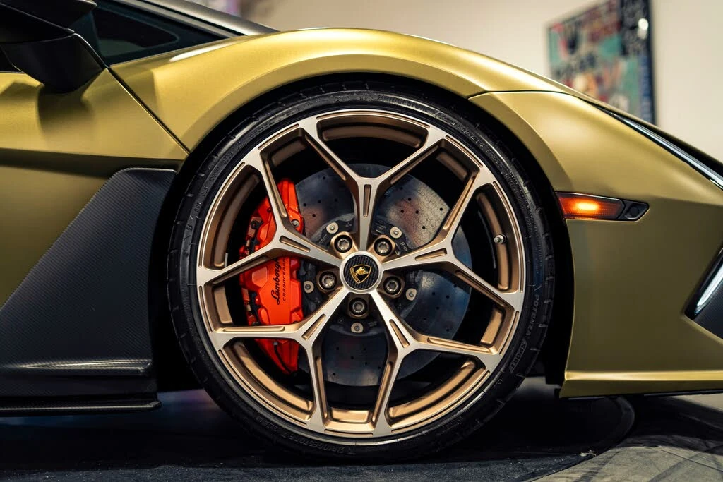2025 Lamborghini Revuelto - Image 5 of 31