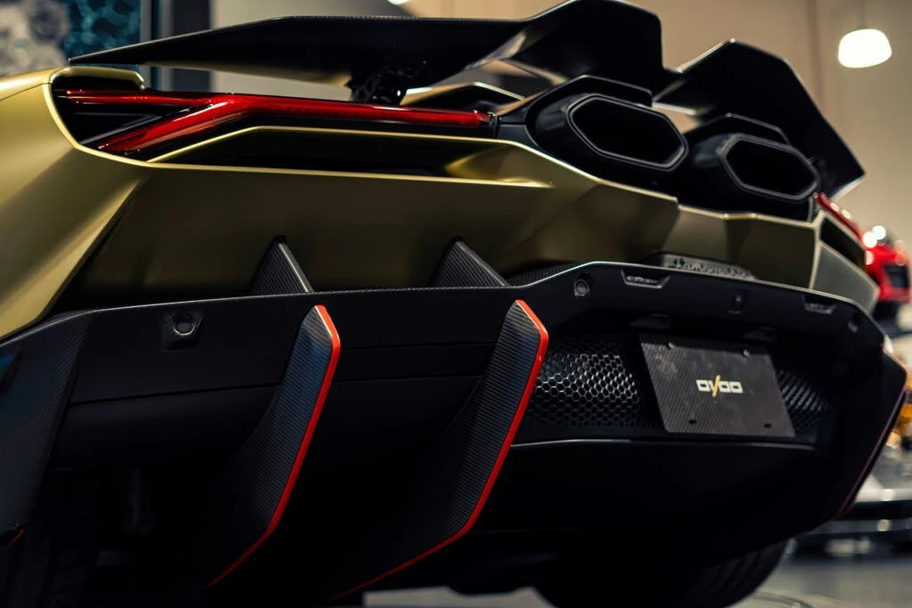 2025 Lamborghini Revuelto - Image 15 of 31