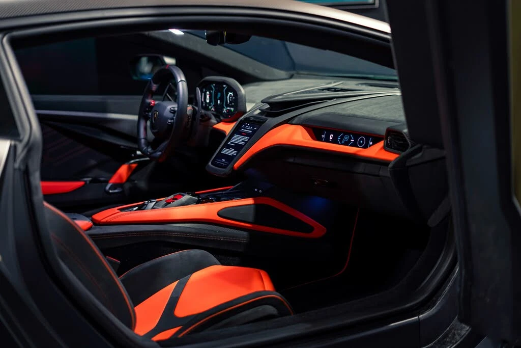 2025 Lamborghini Revuelto - Image 12 of 31