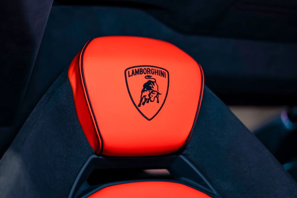 2025 Lamborghini Revuelto - Image 16 of 31