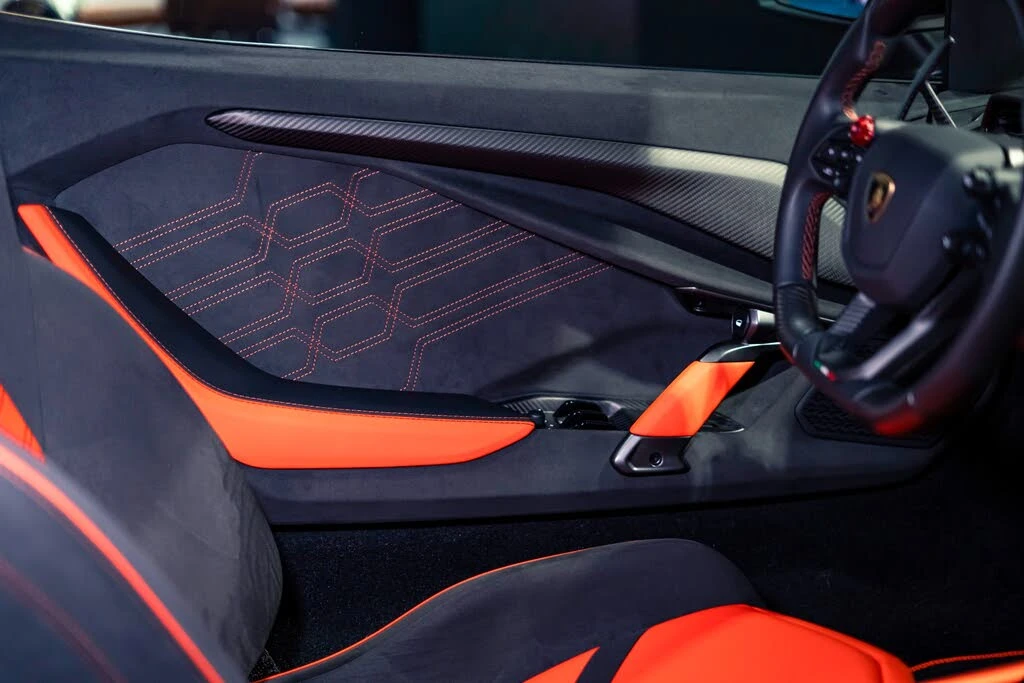 2025 Lamborghini Revuelto - Image 18 of 31