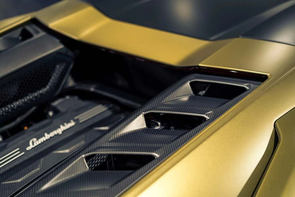 2025 Lamborghini Revuelto - Image 25 of 31