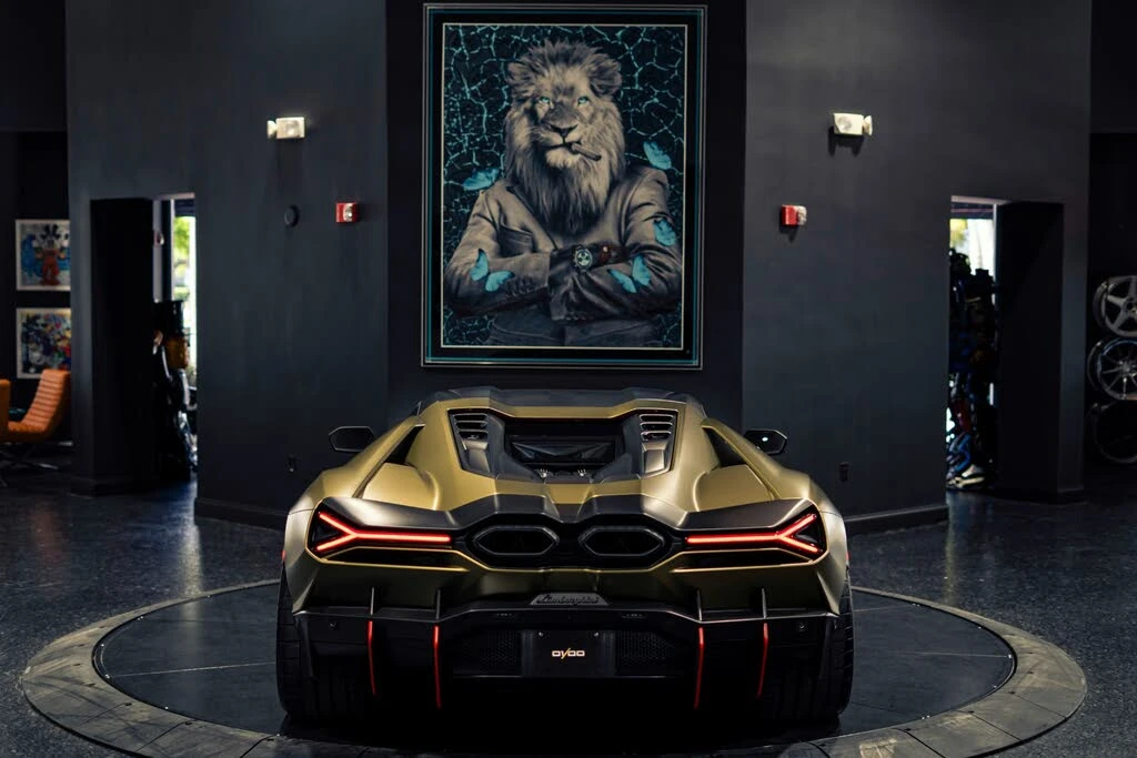2025 Lamborghini Revuelto - Image 13 of 31