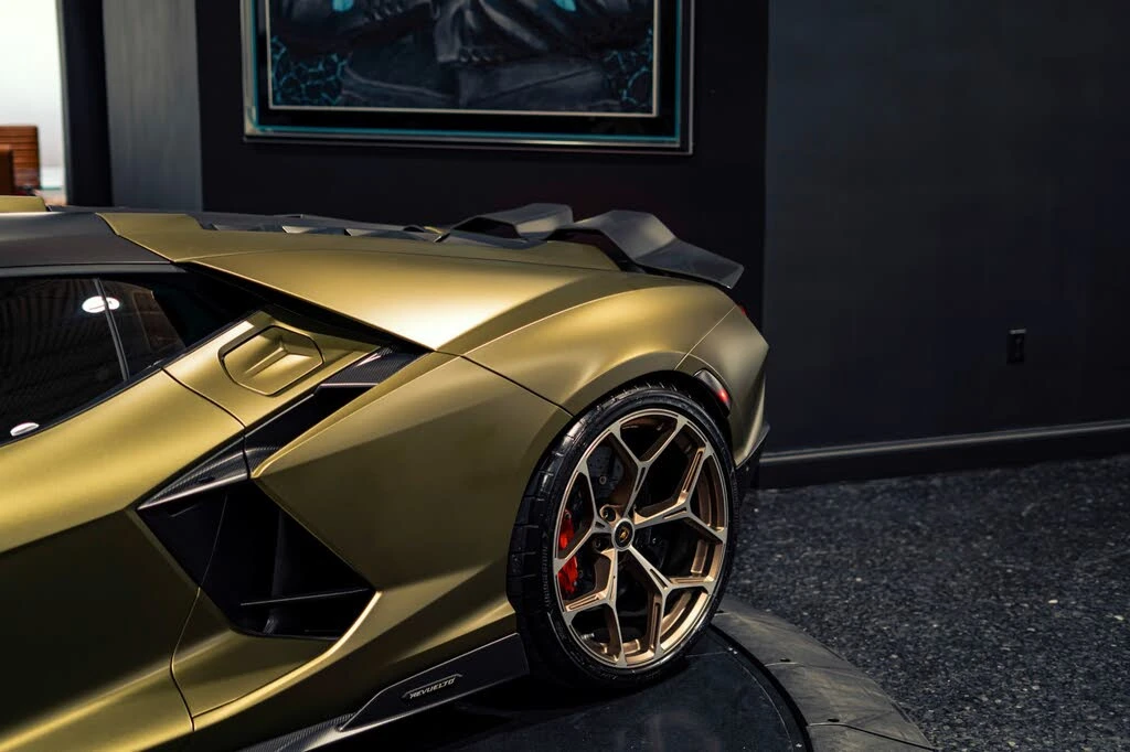 2025 Lamborghini Revuelto - Image 19 of 31