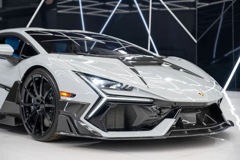 2025 Lamborghini Revuelto - Image 5 of 31