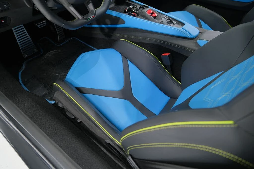 2025 Lamborghini Revuelto - Image 29 of 31
