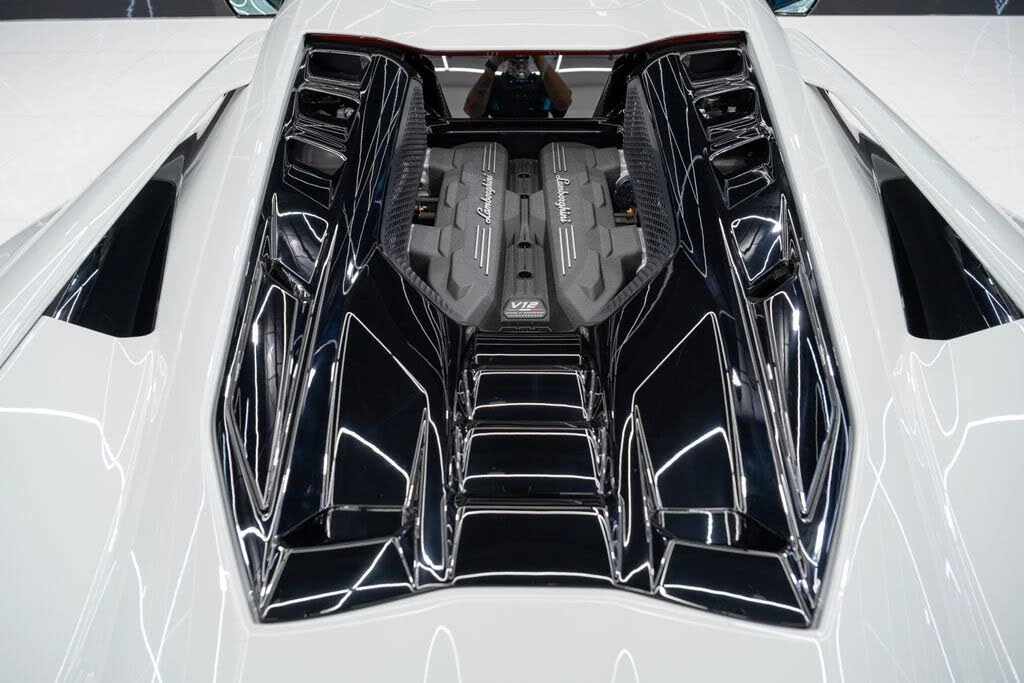 2025 Lamborghini Revuelto - Image 24 of 31