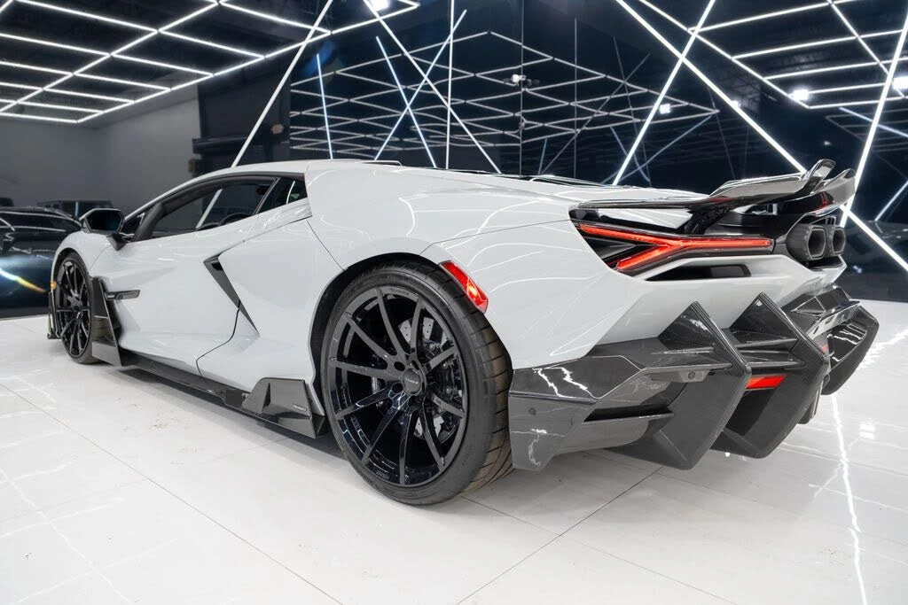 2025 Lamborghini Revuelto - Image 22 of 31