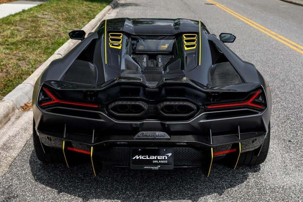 2025 Lamborghini Revuelto - Image 24 of 31