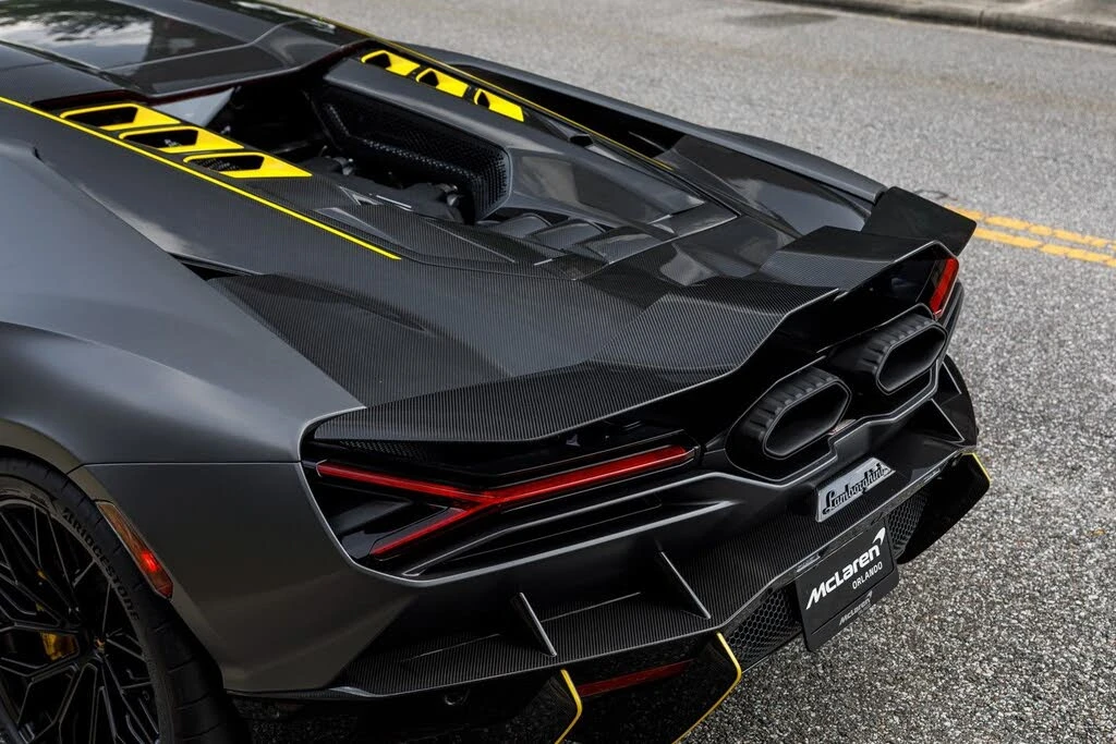 2025 Lamborghini Revuelto - Image 23 of 31