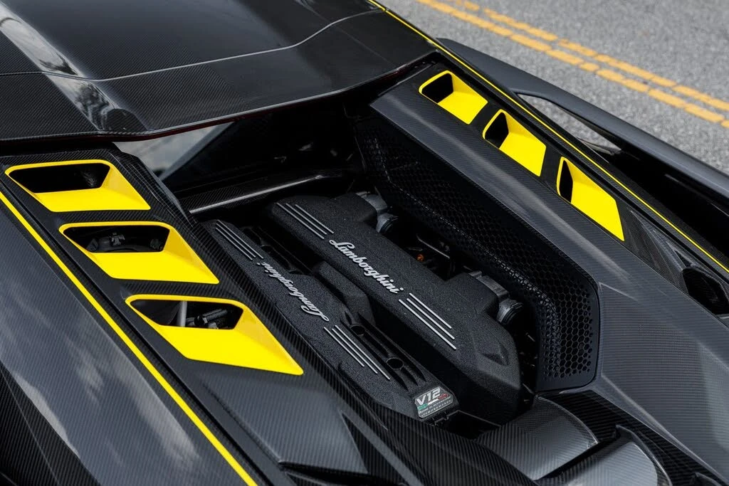 2025 Lamborghini Revuelto - Image 22 of 31