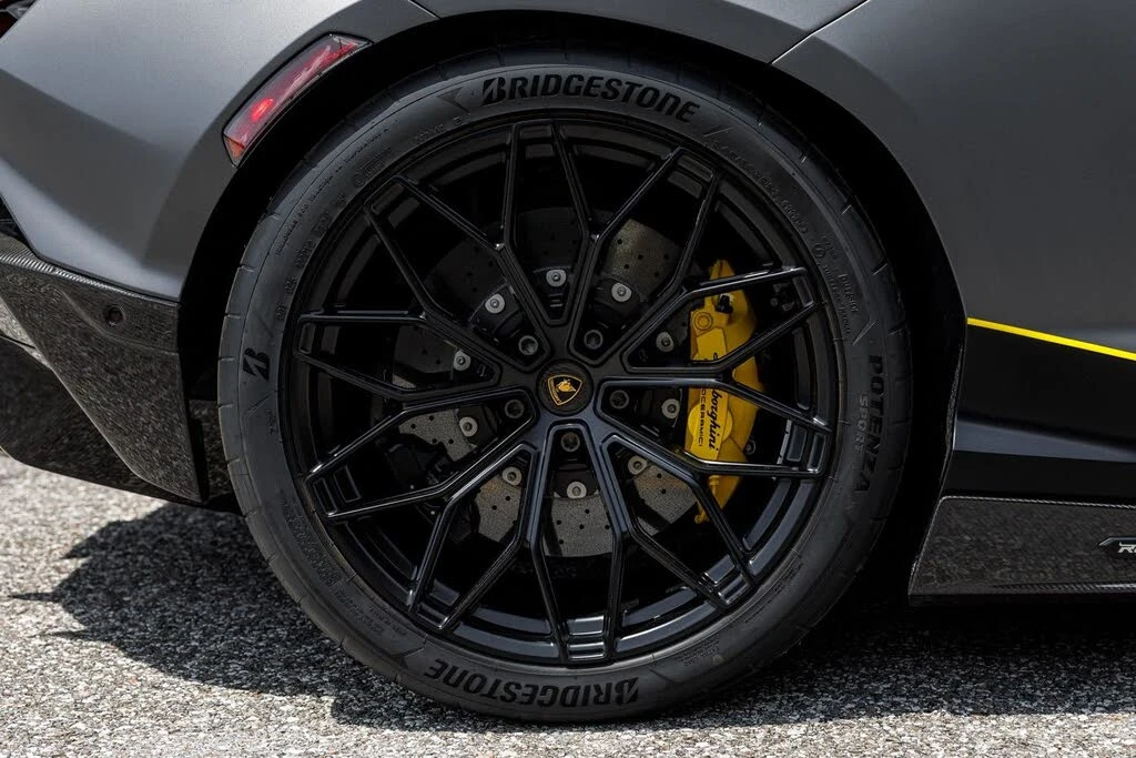 2025 Lamborghini Revuelto - Image 18 of 31