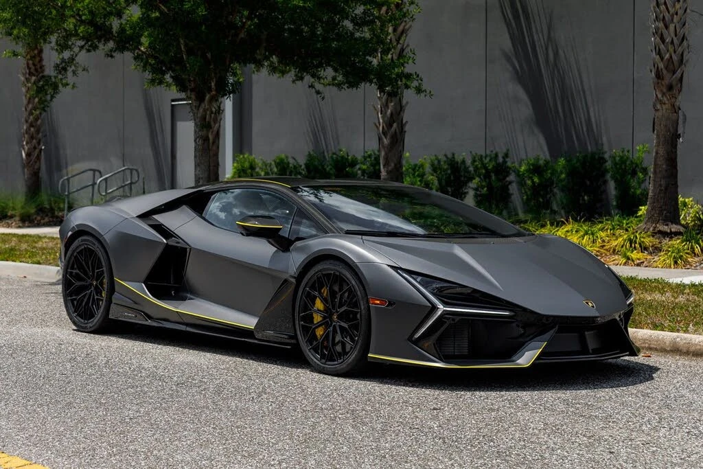 2025 Lamborghini Revuelto - Image 9 of 31