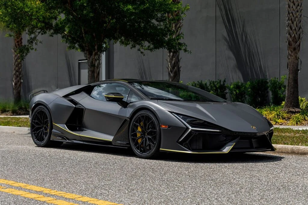 2025 Lamborghini Revuelto - Image 8 of 31