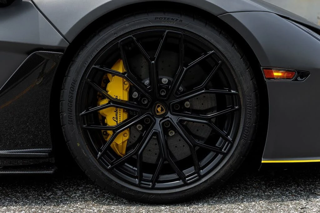 2025 Lamborghini Revuelto - Image 19 of 31