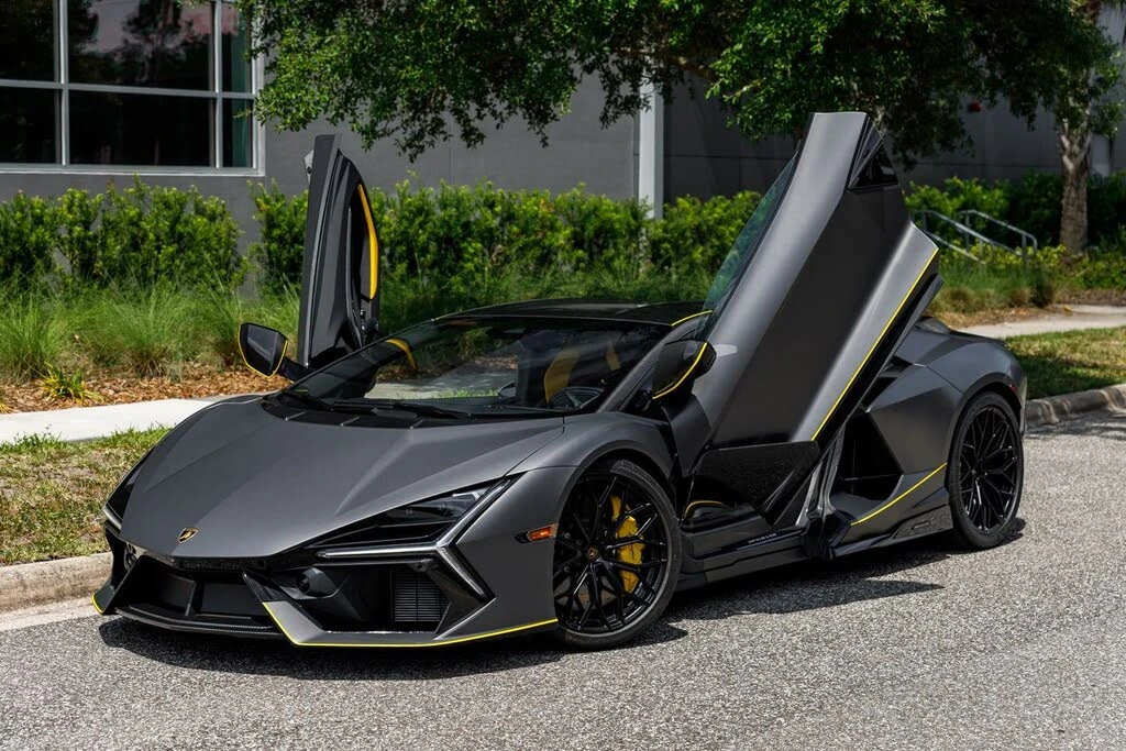 2025 Lamborghini Revuelto - Image 2 of 31