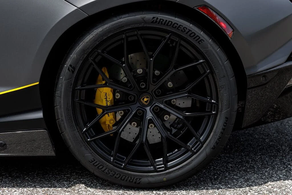 2025 Lamborghini Revuelto - Image 3 of 31