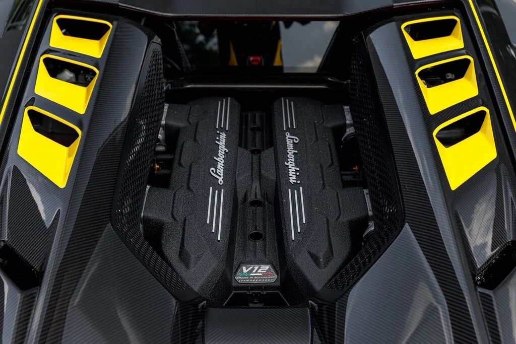 2025 Lamborghini Revuelto - Image 21 of 31