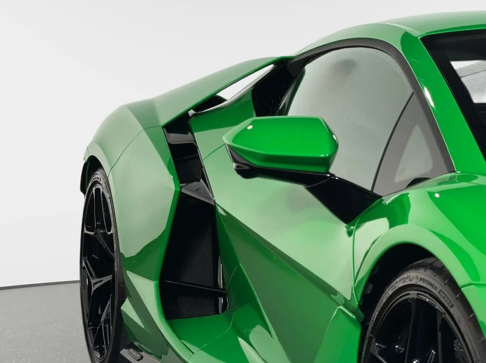 2025 Lamborghini Revuelto - Image 25 of 31