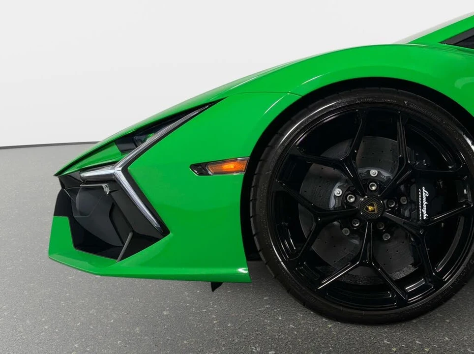 2025 Lamborghini Revuelto - Image 20 of 31