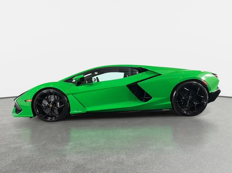 2025 Lamborghini Revuelto - Image 15 of 31