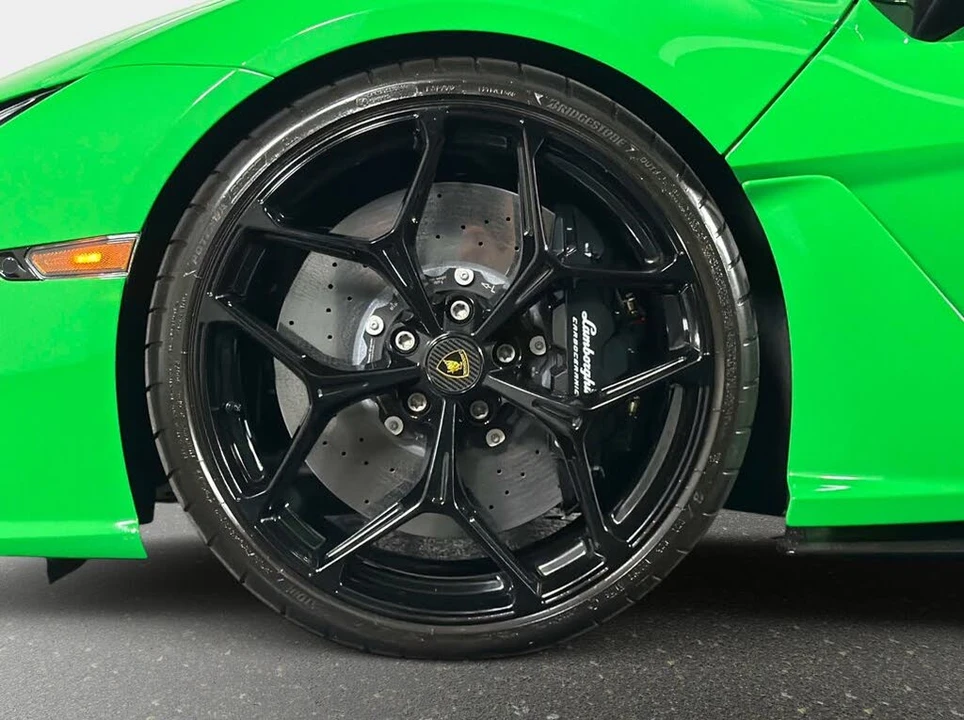 2025 Lamborghini Revuelto - Image 18 of 31