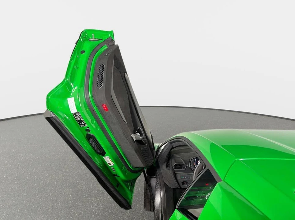 2025 Lamborghini Revuelto - Image 31 of 31