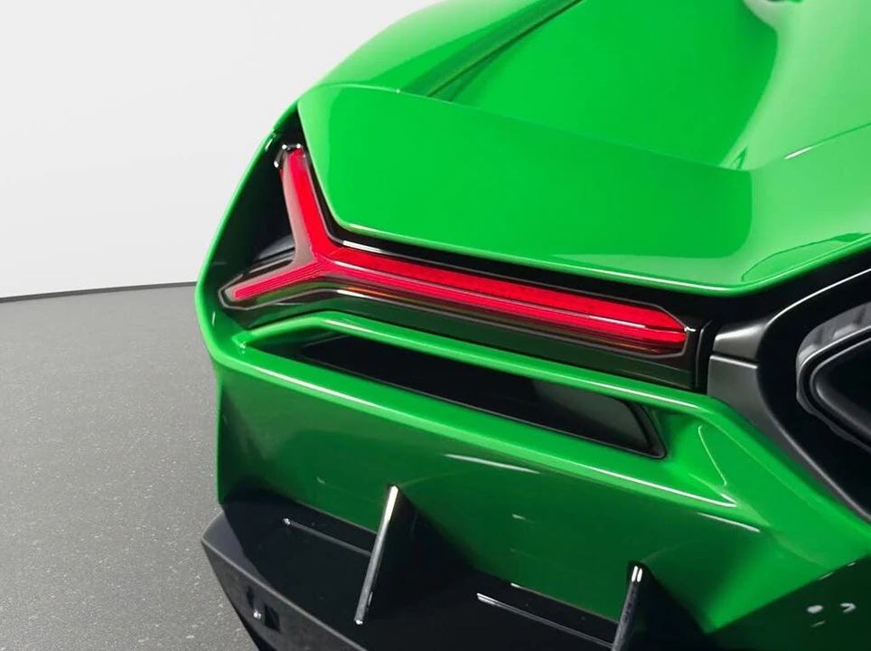 2025 Lamborghini Revuelto - Image 8 of 31