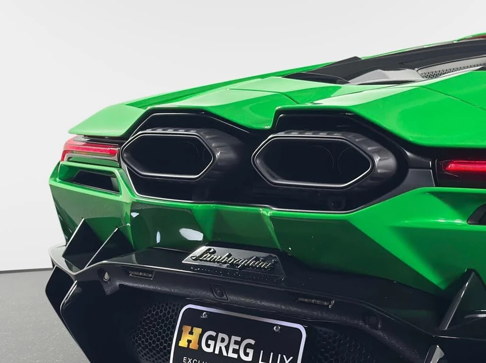 2025 Lamborghini Revuelto - Image 10 of 31