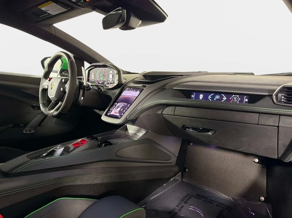2025 Lamborghini Revuelto - Image 30 of 31