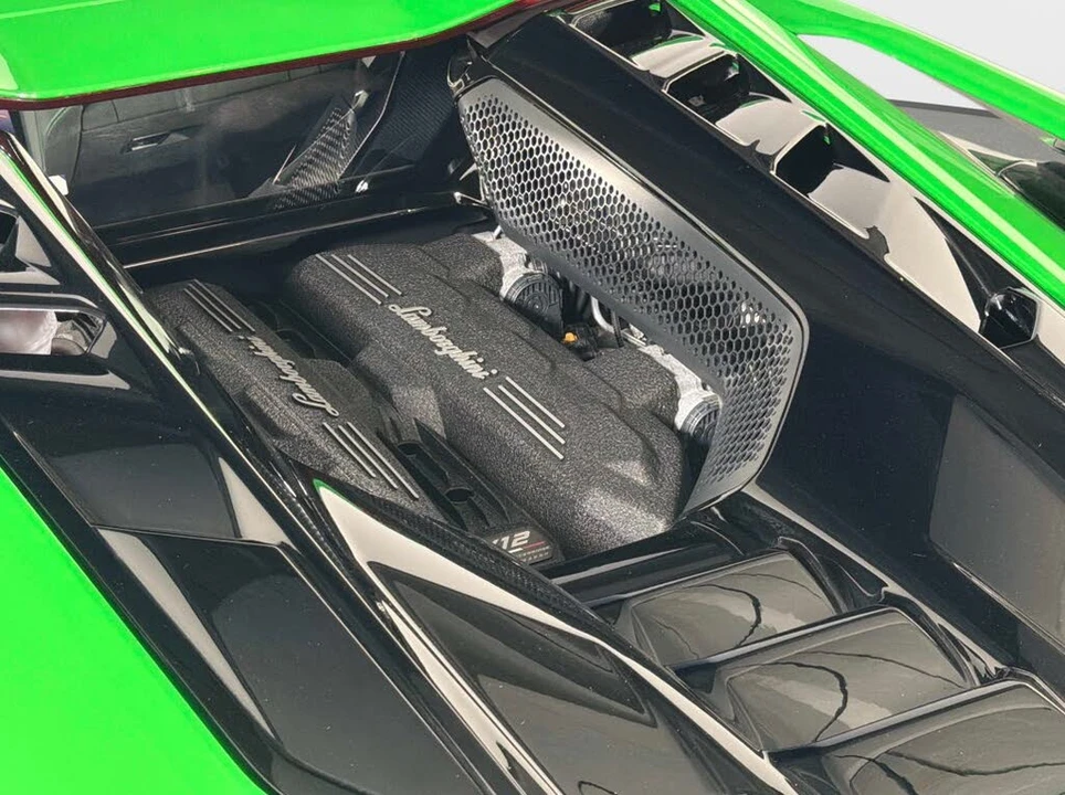 2025 Lamborghini Revuelto - Image 11 of 31