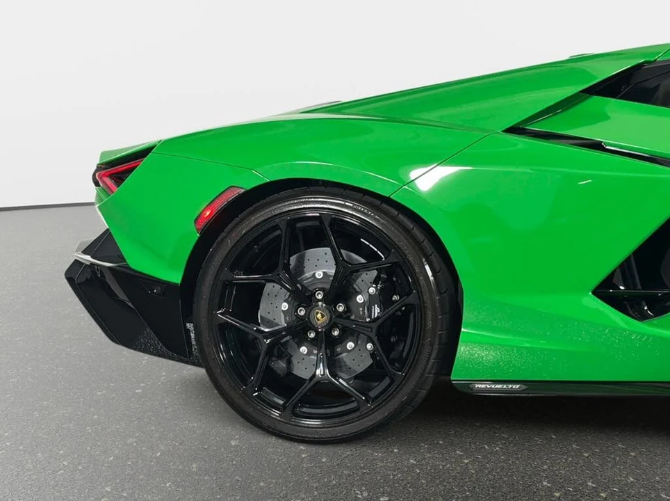2025 Lamborghini Revuelto - Image 5 of 31