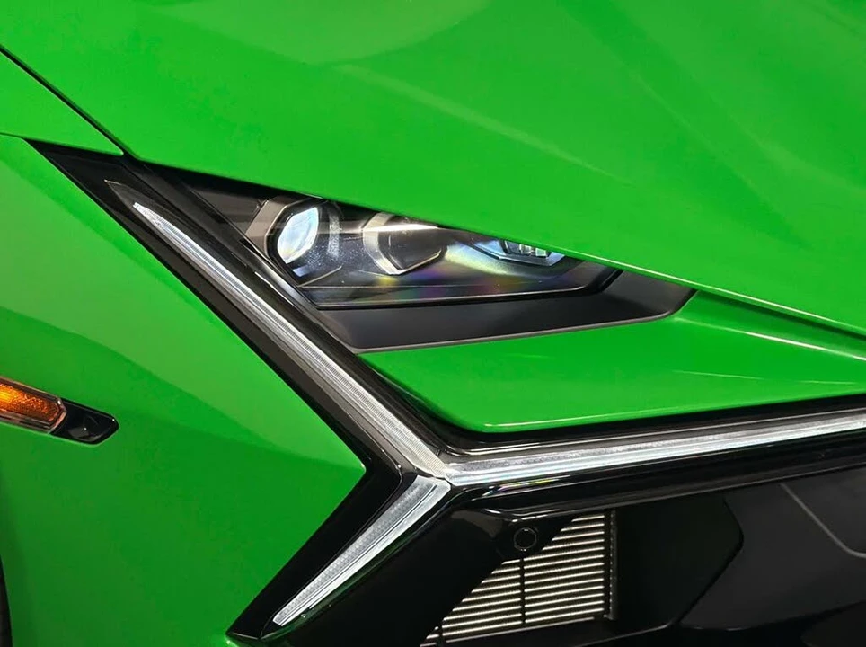 2025 Lamborghini Revuelto - Image 22 of 31