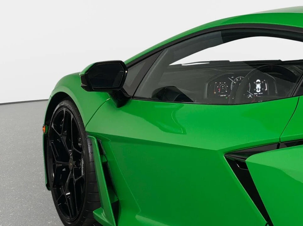 2025 Lamborghini Revuelto - Image 12 of 31