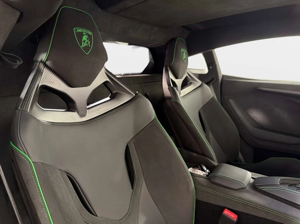 2025 Lamborghini Revuelto - Image 29 of 31