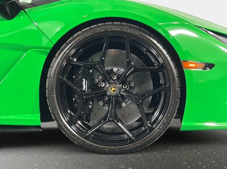 2025 Lamborghini Revuelto - Image 3 of 31