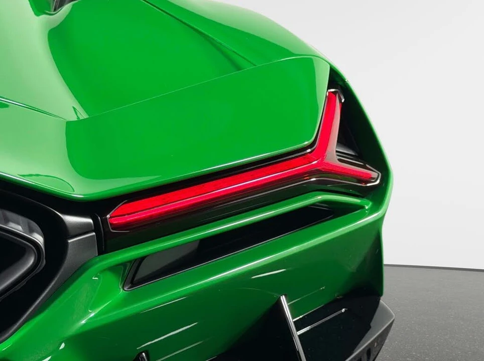 2025 Lamborghini Revuelto - Image 9 of 31