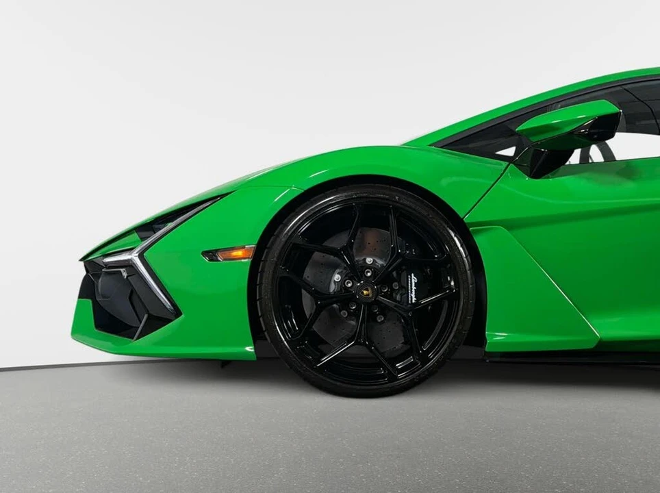 2025 Lamborghini Revuelto - Image 19 of 31
