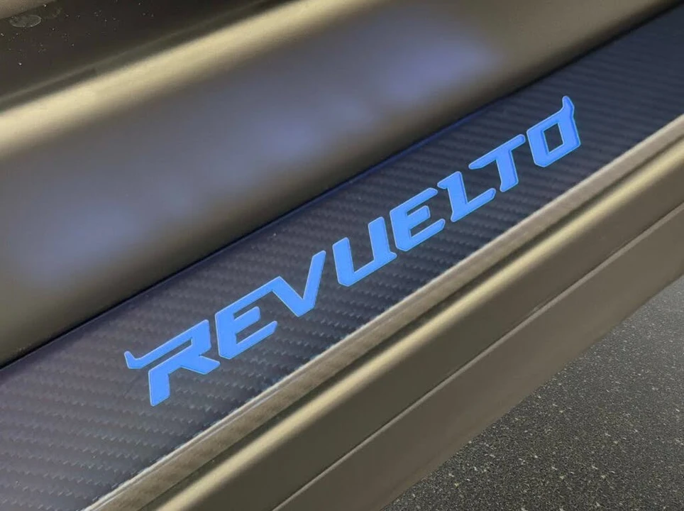 2025 Lamborghini Revuelto - Image 27 of 31