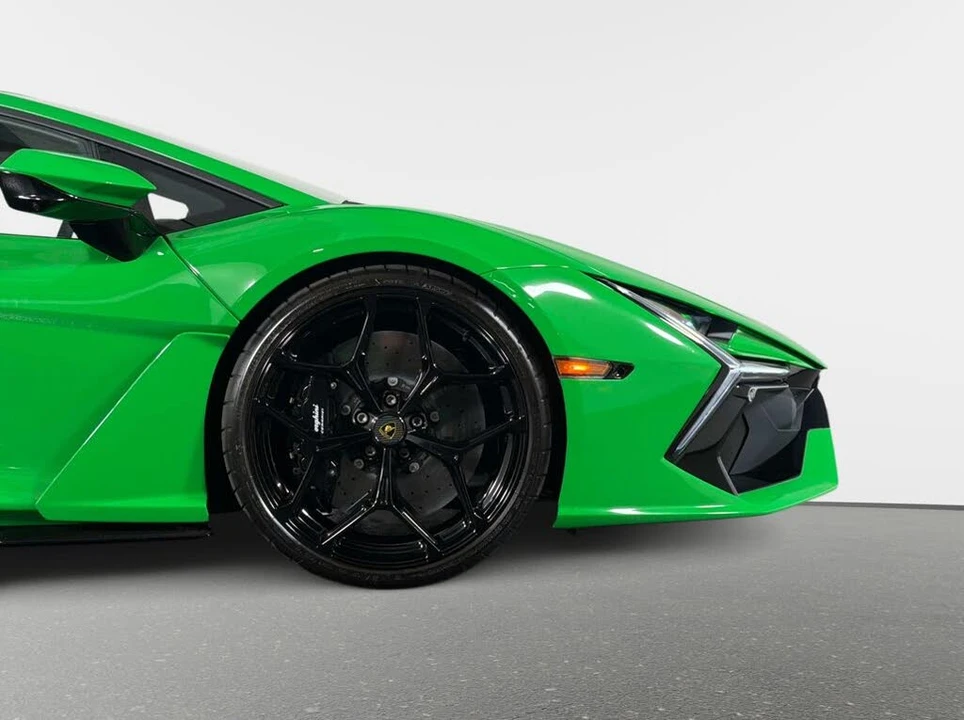 2025 Lamborghini Revuelto - Image 4 of 31