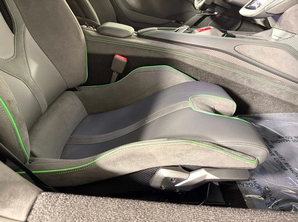 2025 Lamborghini Revuelto - Image 28 of 31