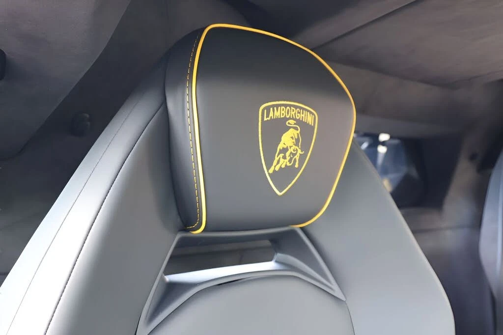 2025 Lamborghini Revuelto - Image 14 of 31
