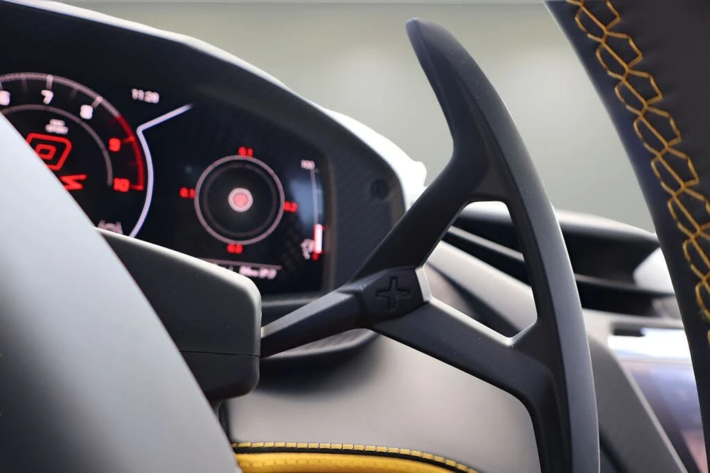 2025 Lamborghini Revuelto - Image 24 of 31