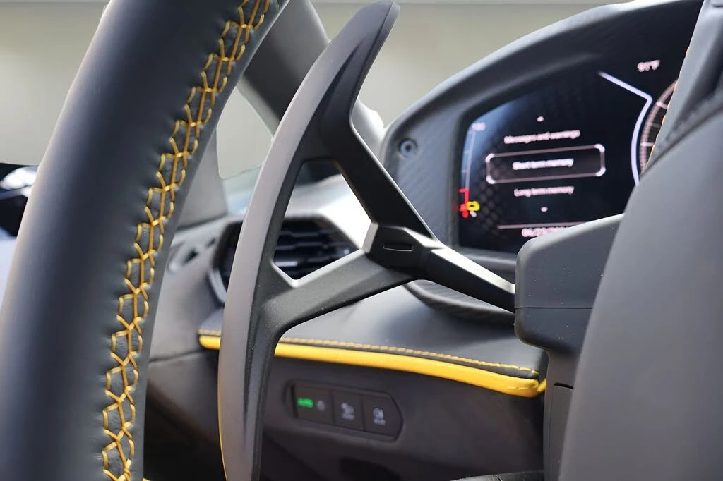 2025 Lamborghini Revuelto - Image 25 of 31